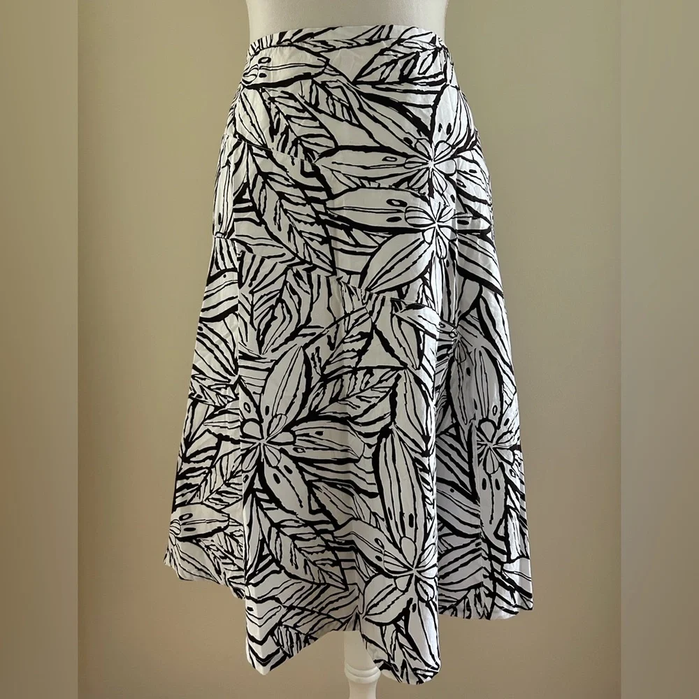 CUTE Brown/White Skirt - Picture 1 of 4